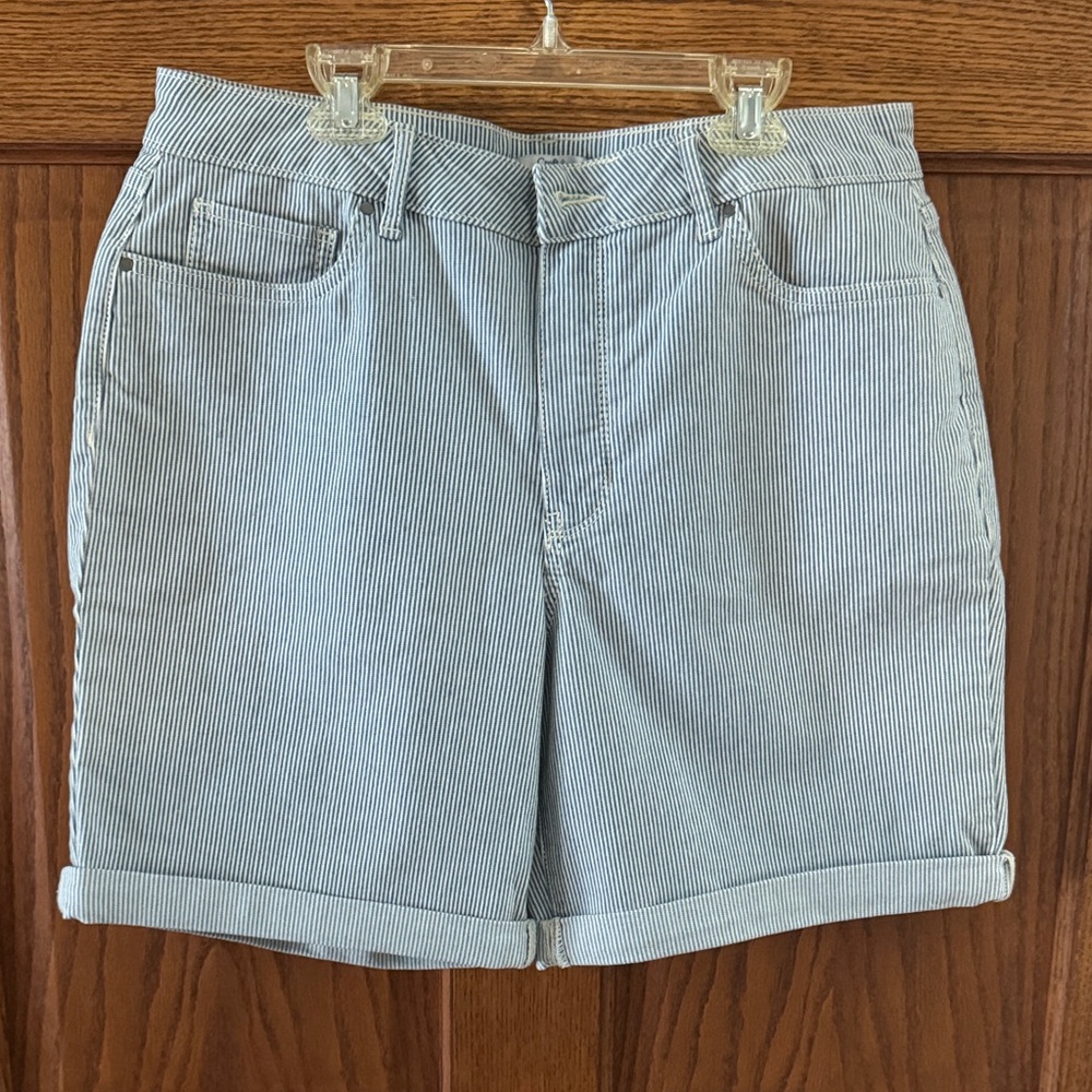 croft & barrow Light Blue and White Pinstripe Cotton Shorts